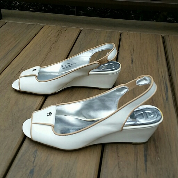 etienne aigner wedges
